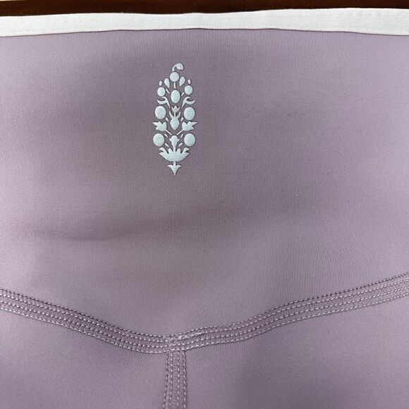 FP Movement Women's Step-Up Yoga Purple Bike Shorts Size XS - Picture 4 of 4